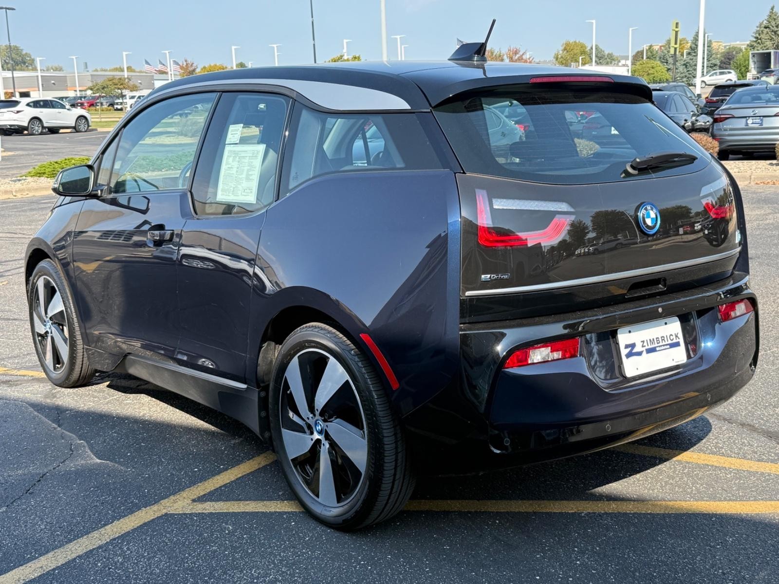 BMW i3 Vehicle Full-screen Gallery Image 06