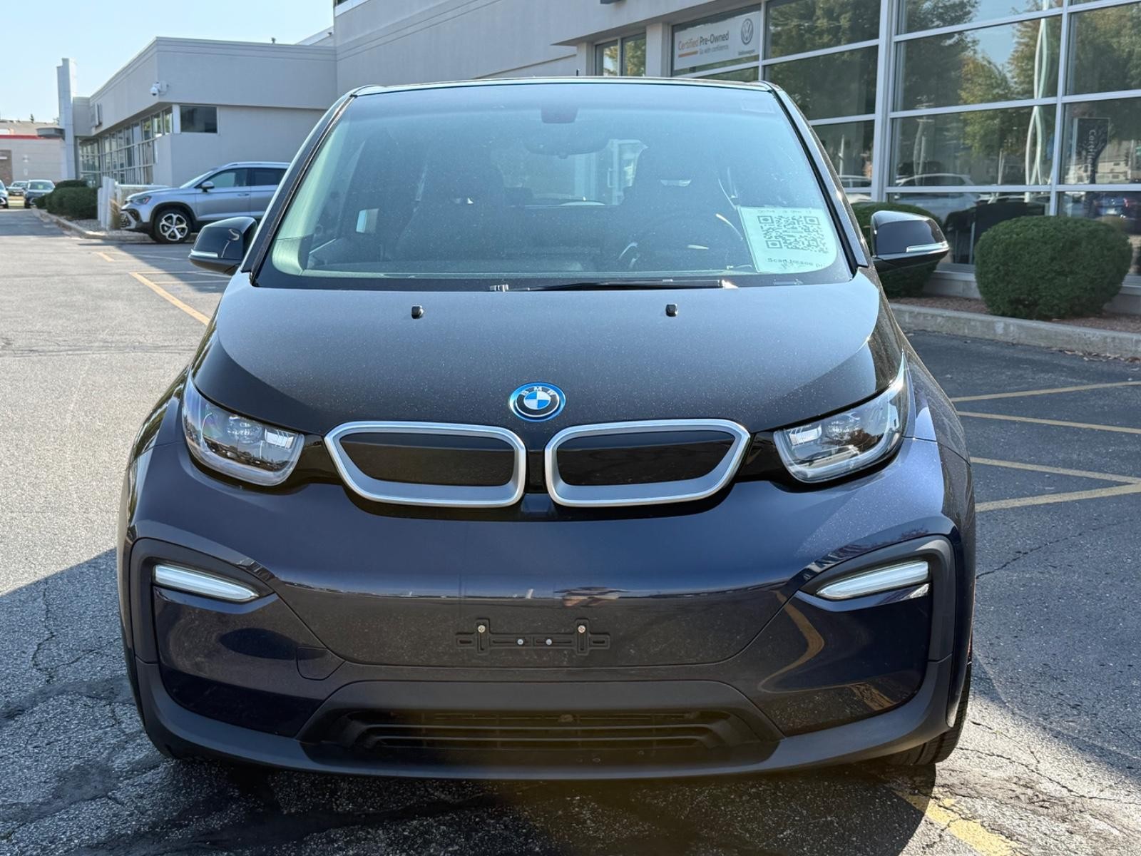 BMW i3 Vehicle Full-screen Gallery Image 09