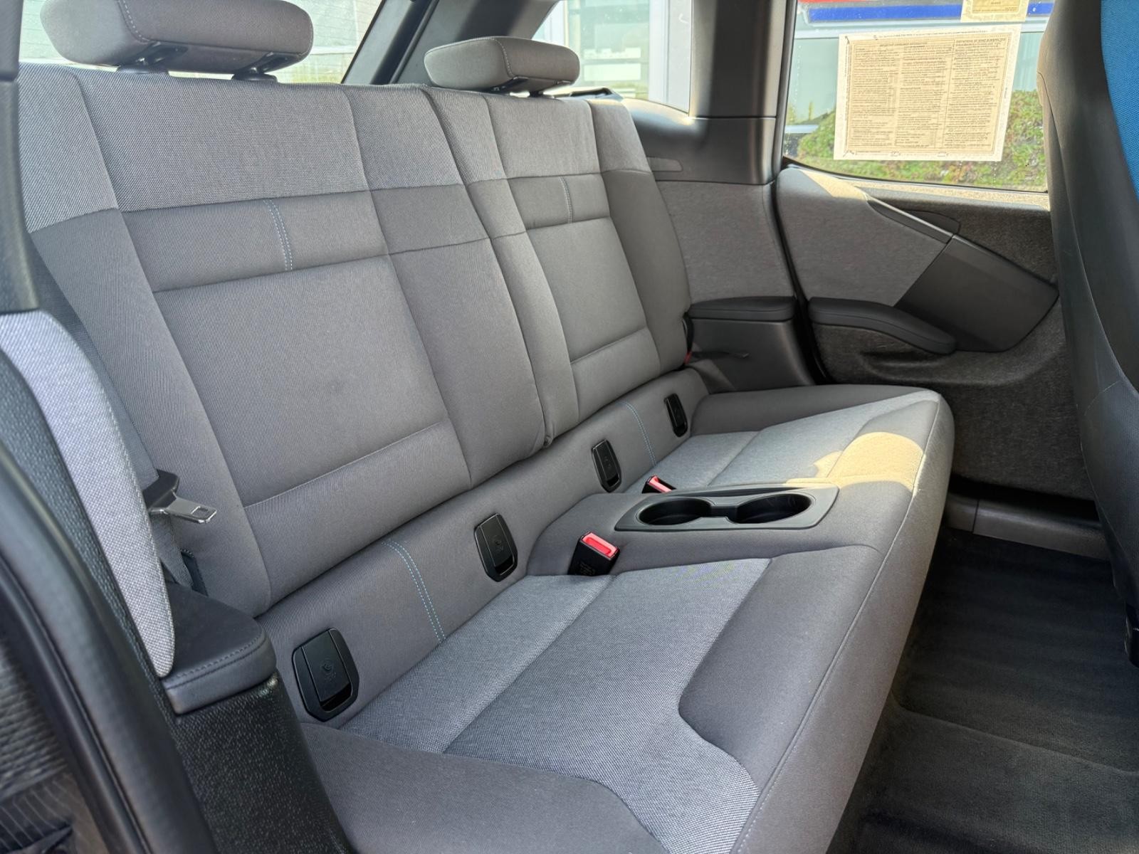 BMW i3 Vehicle Full-screen Gallery Image 10