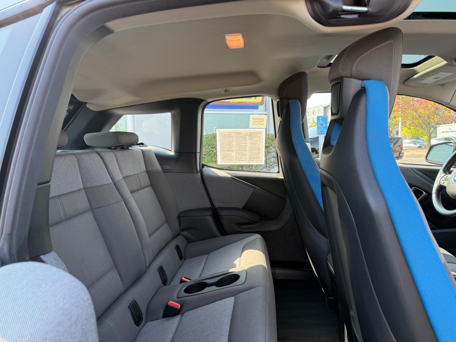 BMW i3 Vehicle Full-screen Gallery Image 11