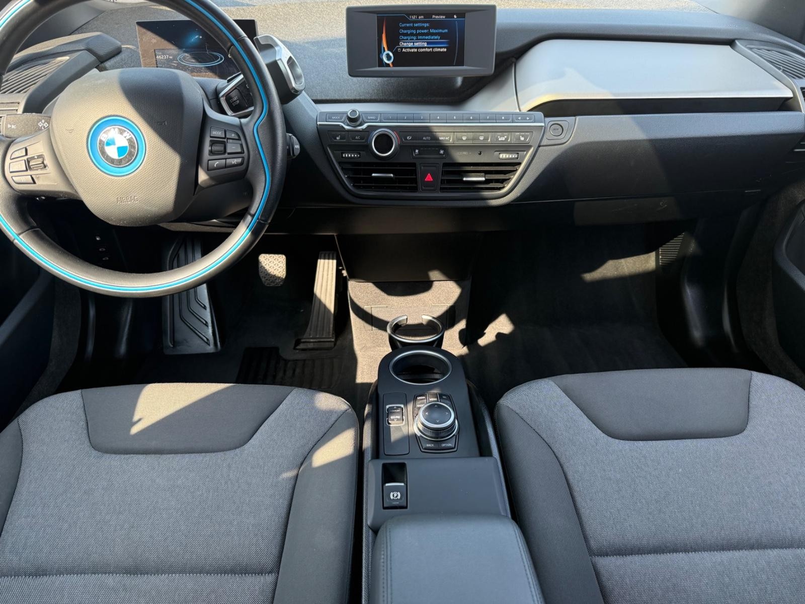 BMW i3 Vehicle Full-screen Gallery Image 12
