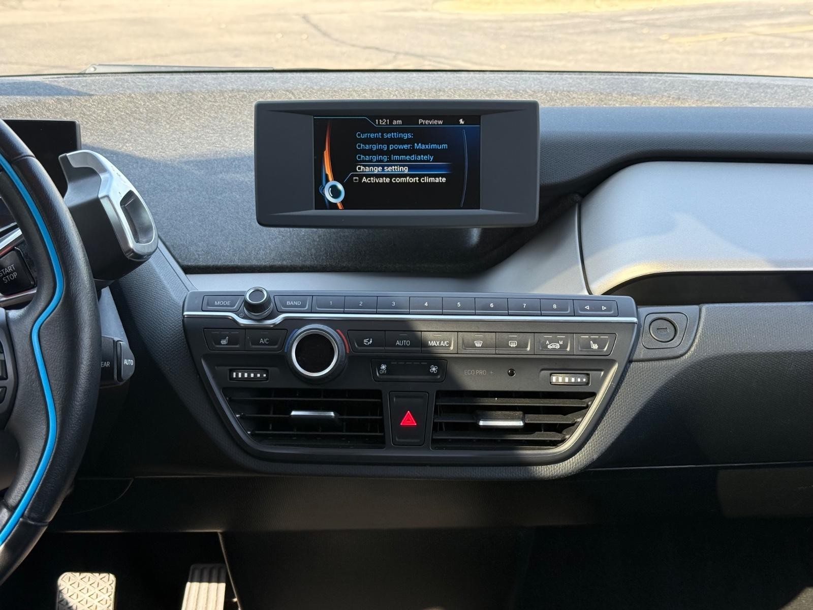 BMW i3 Vehicle Full-screen Gallery Image 13