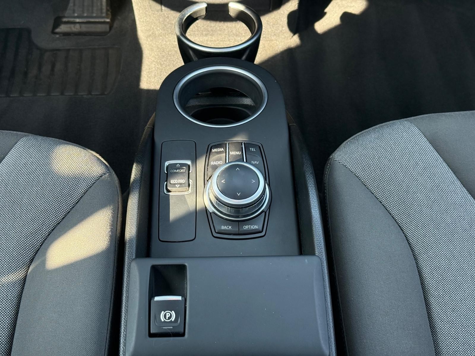 BMW i3 Vehicle Full-screen Gallery Image 14