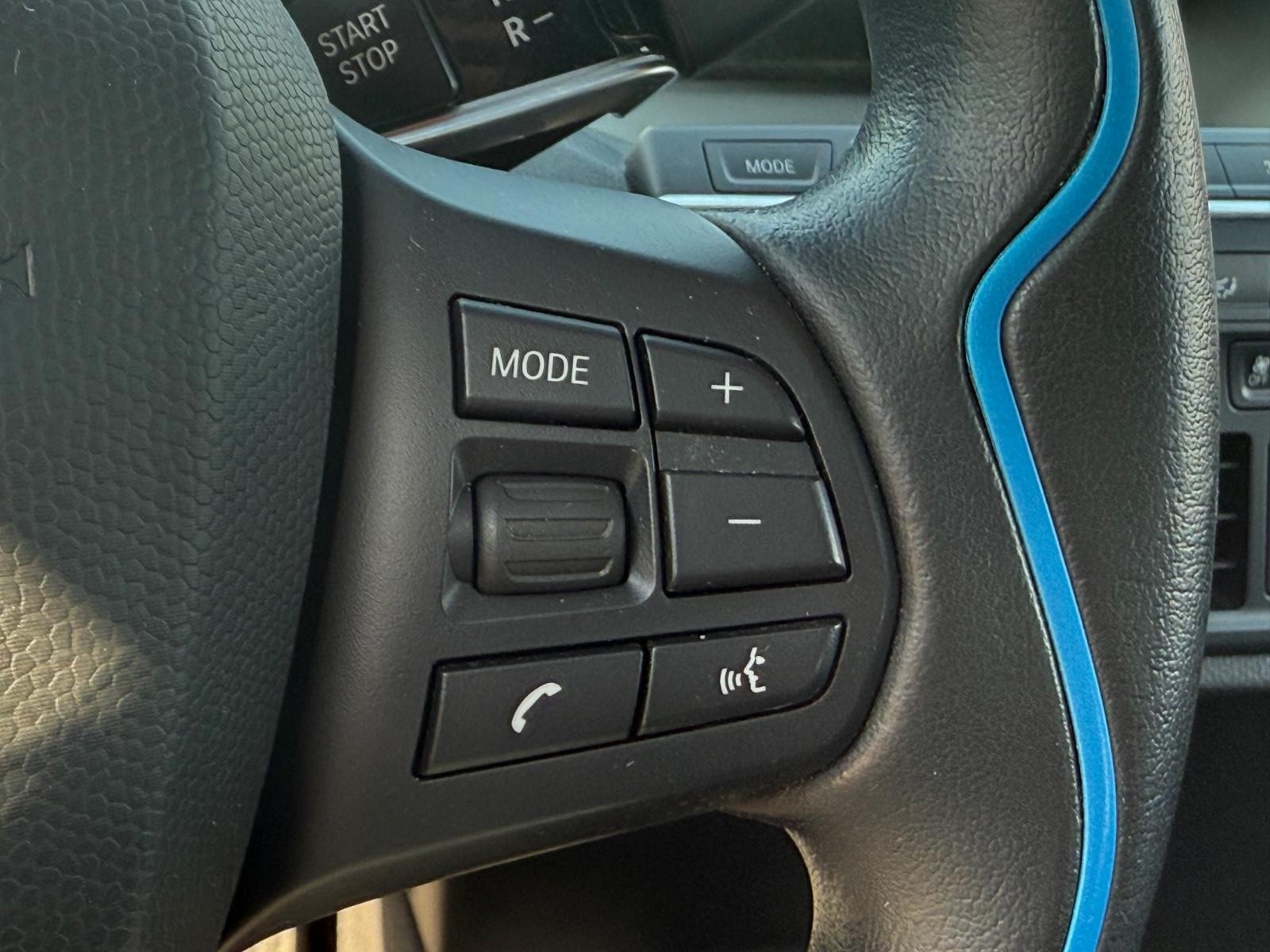 BMW i3 Vehicle Full-screen Gallery Image 18