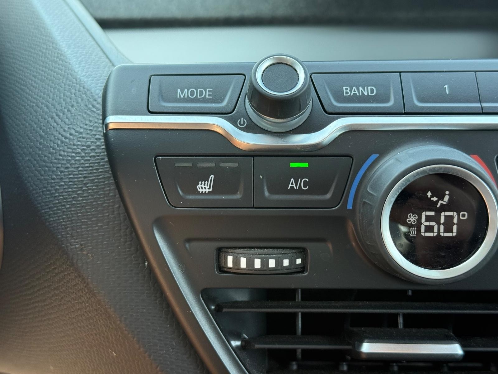 BMW i3 Vehicle Full-screen Gallery Image 22