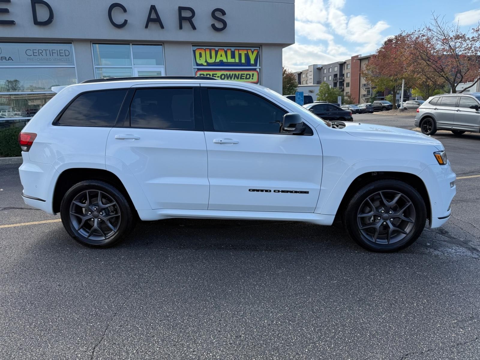 Jeep Grand Cherokee Vehicle Image 02