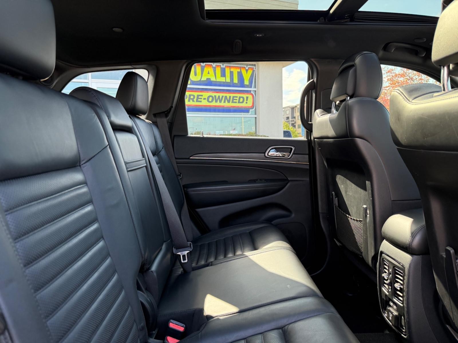 Jeep Grand Cherokee Vehicle Image 10