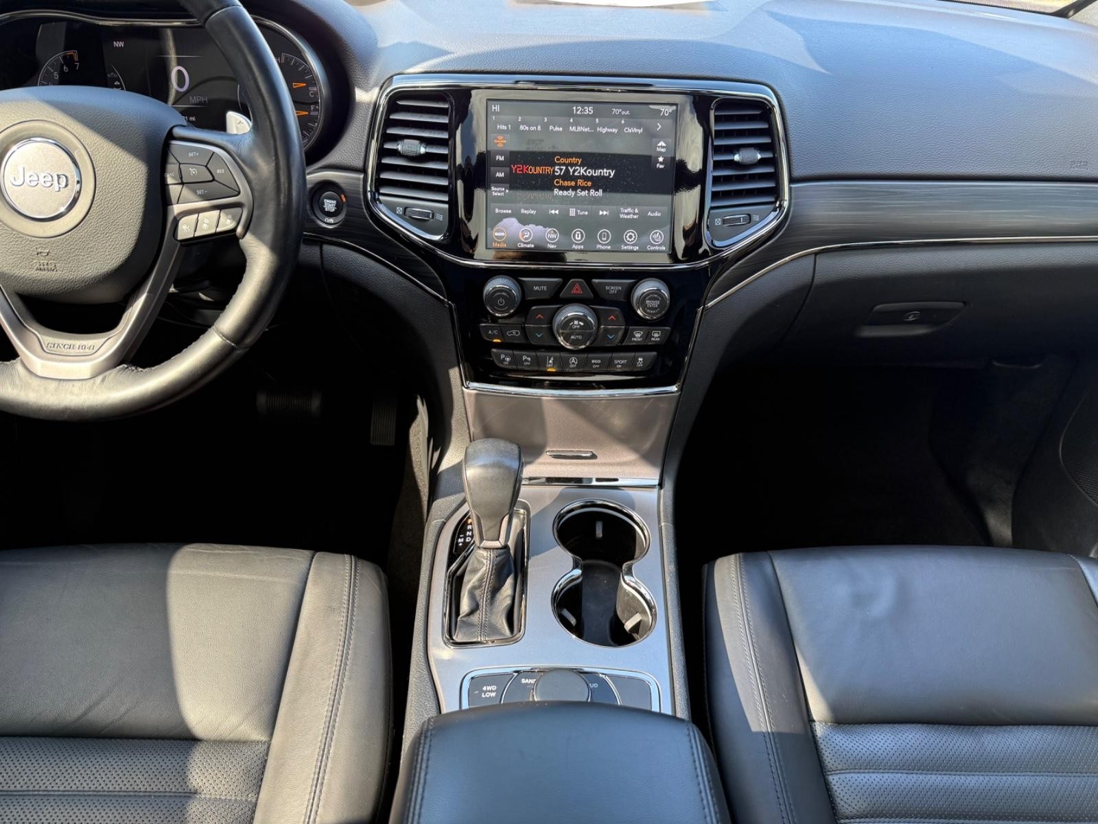 Jeep Grand Cherokee Vehicle Image 11