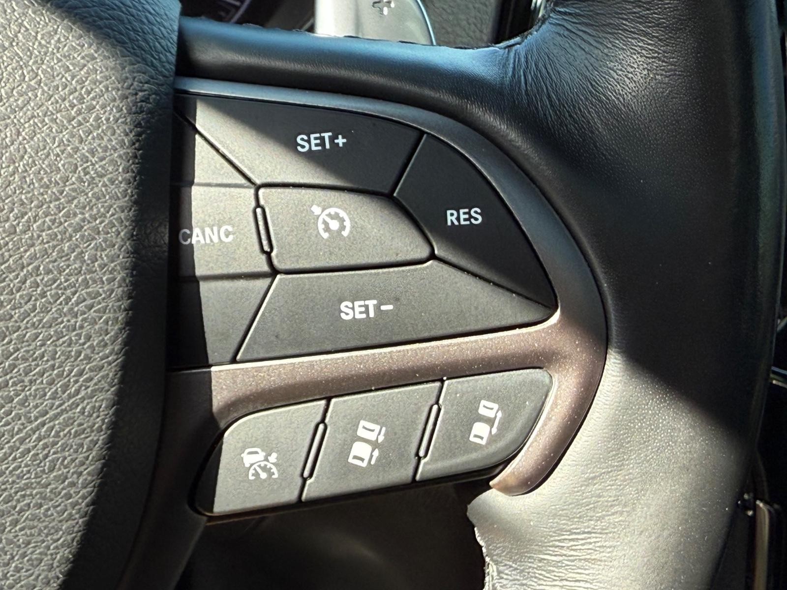 Jeep Grand Cherokee Vehicle Image 17