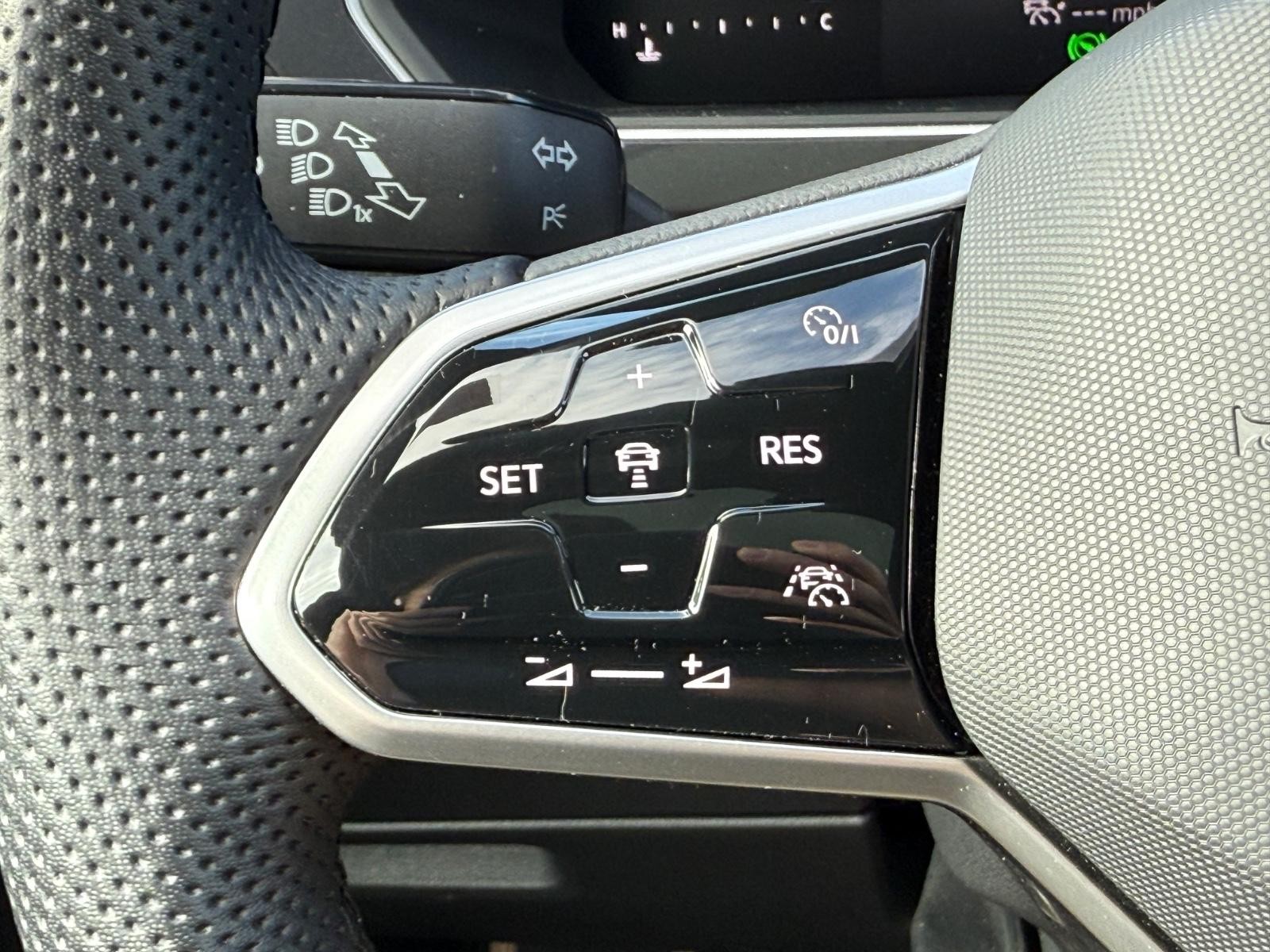 Volkswagen Tiguan/Taos Vehicle Image 16