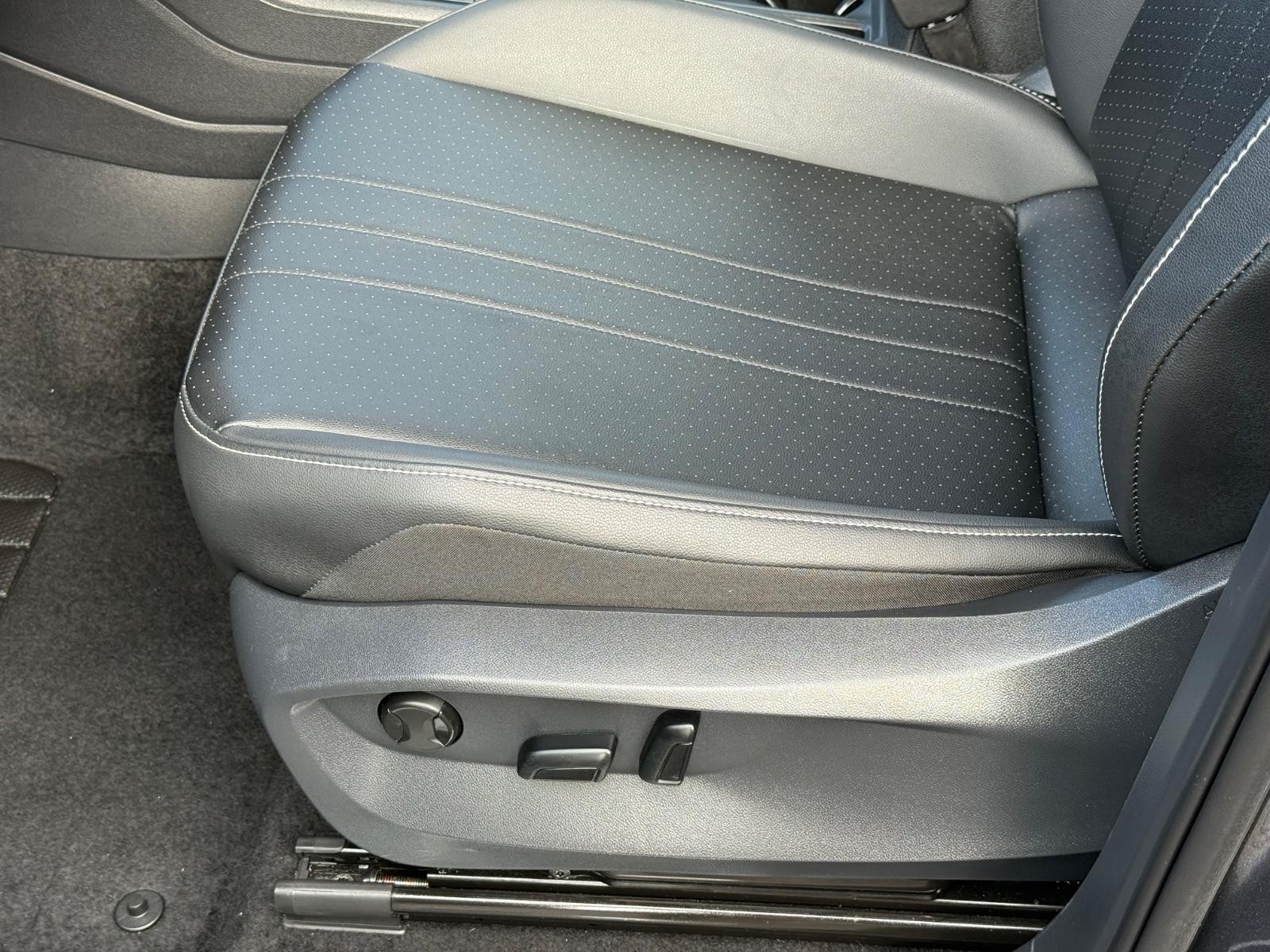 Volkswagen Tiguan/Taos Vehicle Image 21