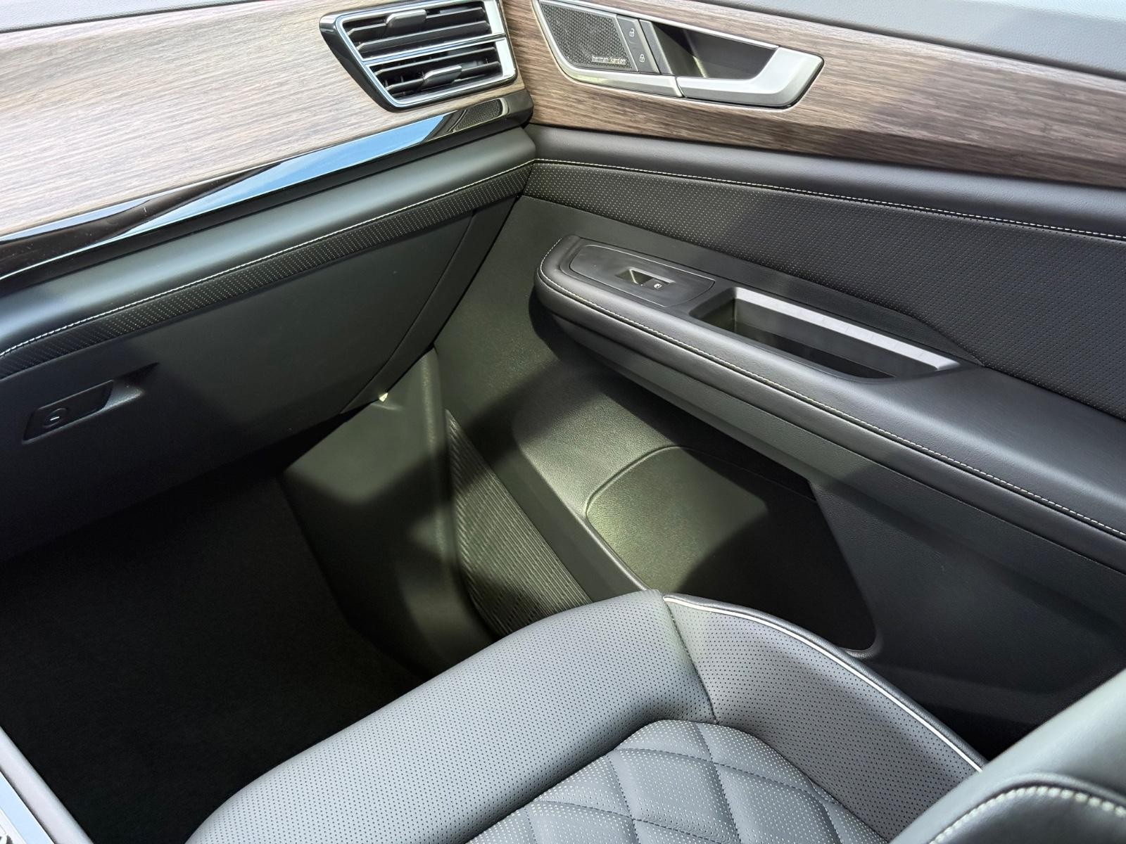 Volkswagen Atlas Vehicle Image 11