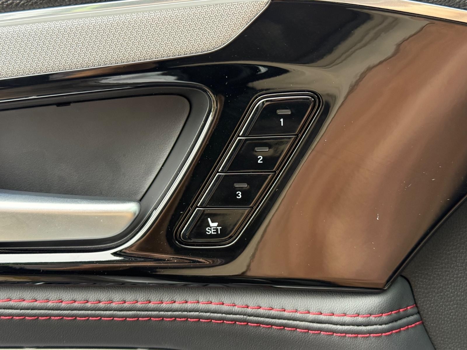 Acura MDX Vehicle Image 11