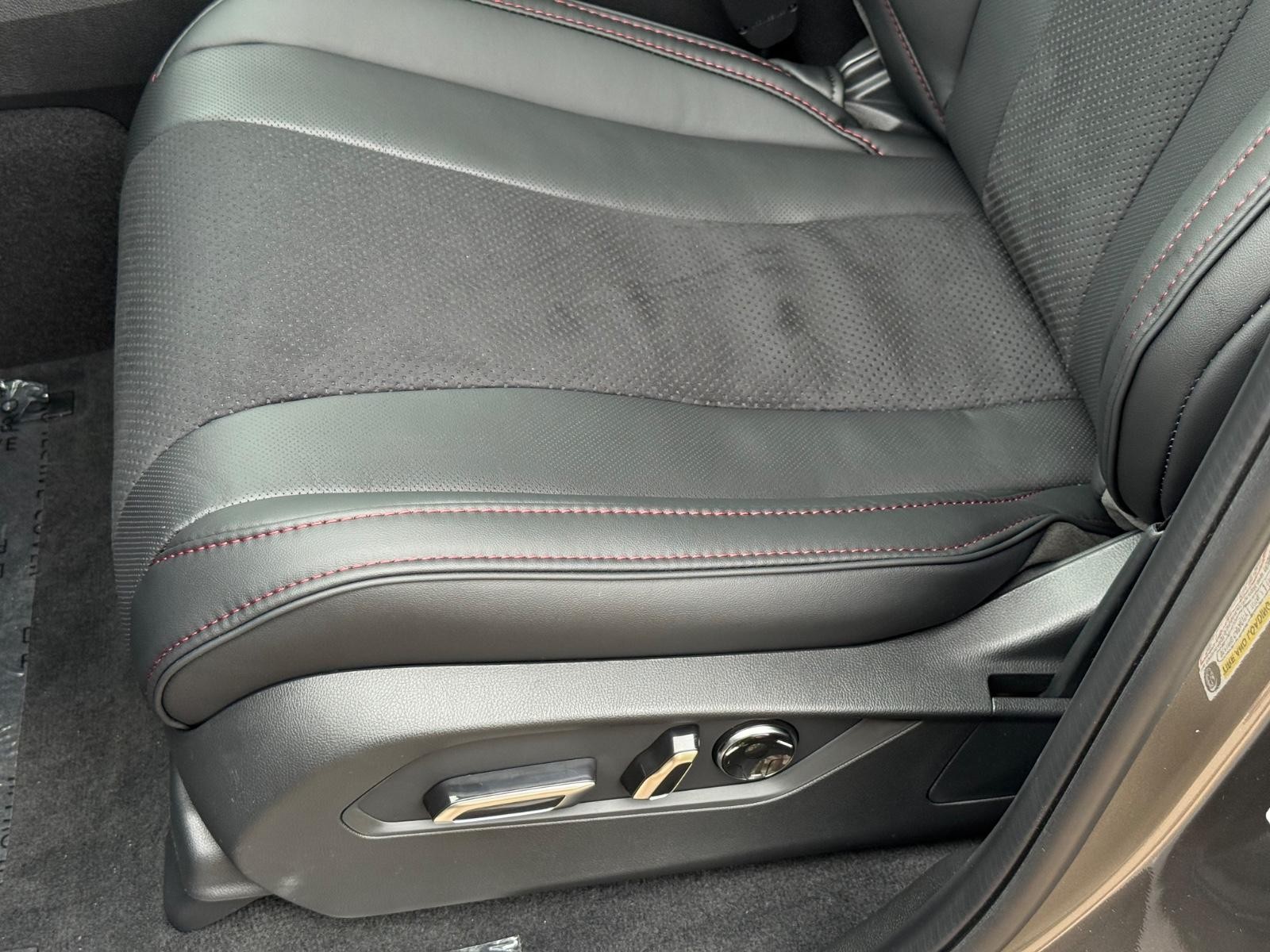 Acura MDX Vehicle Image 17