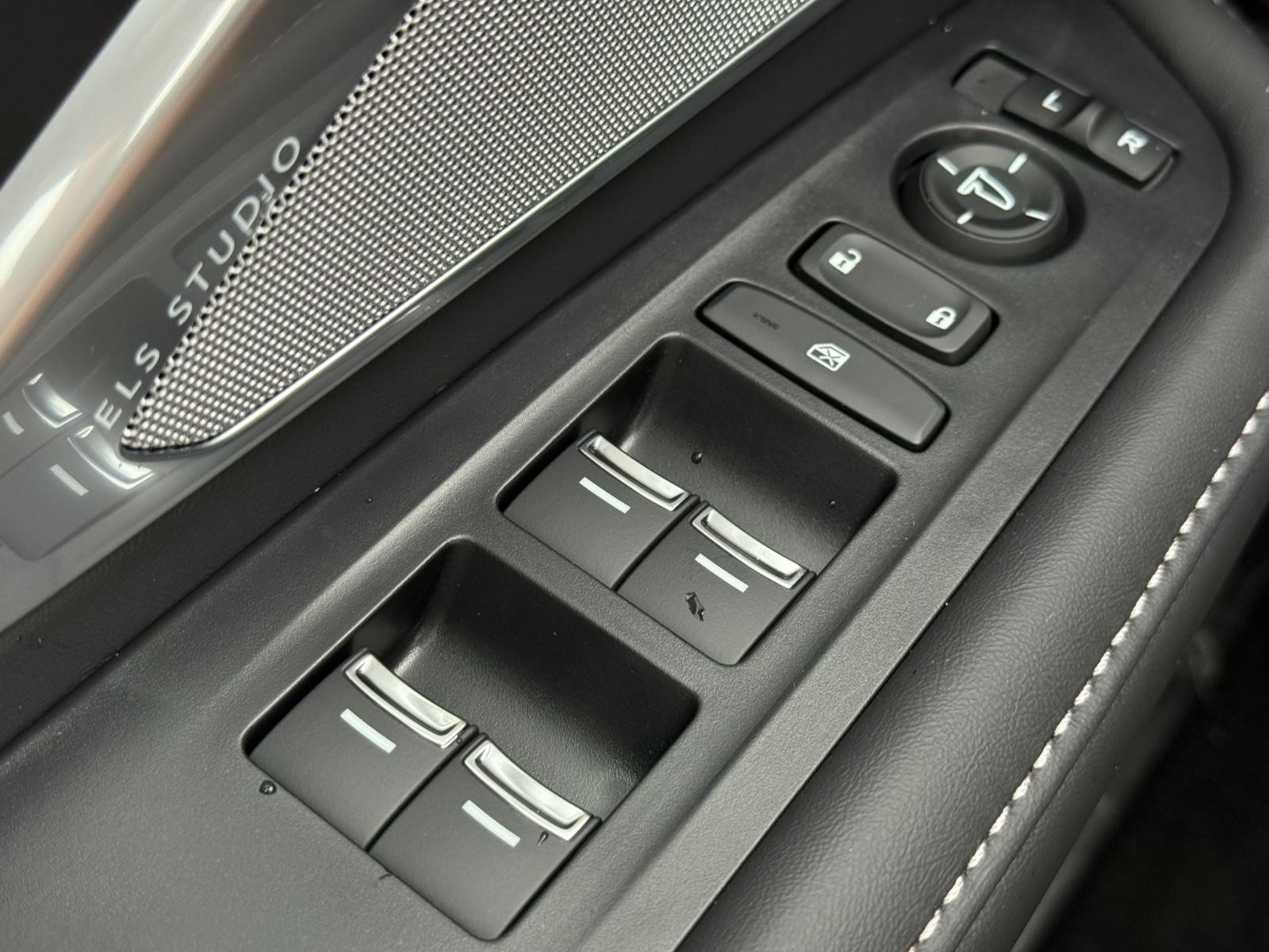 Acura RDX Vehicle Image 14