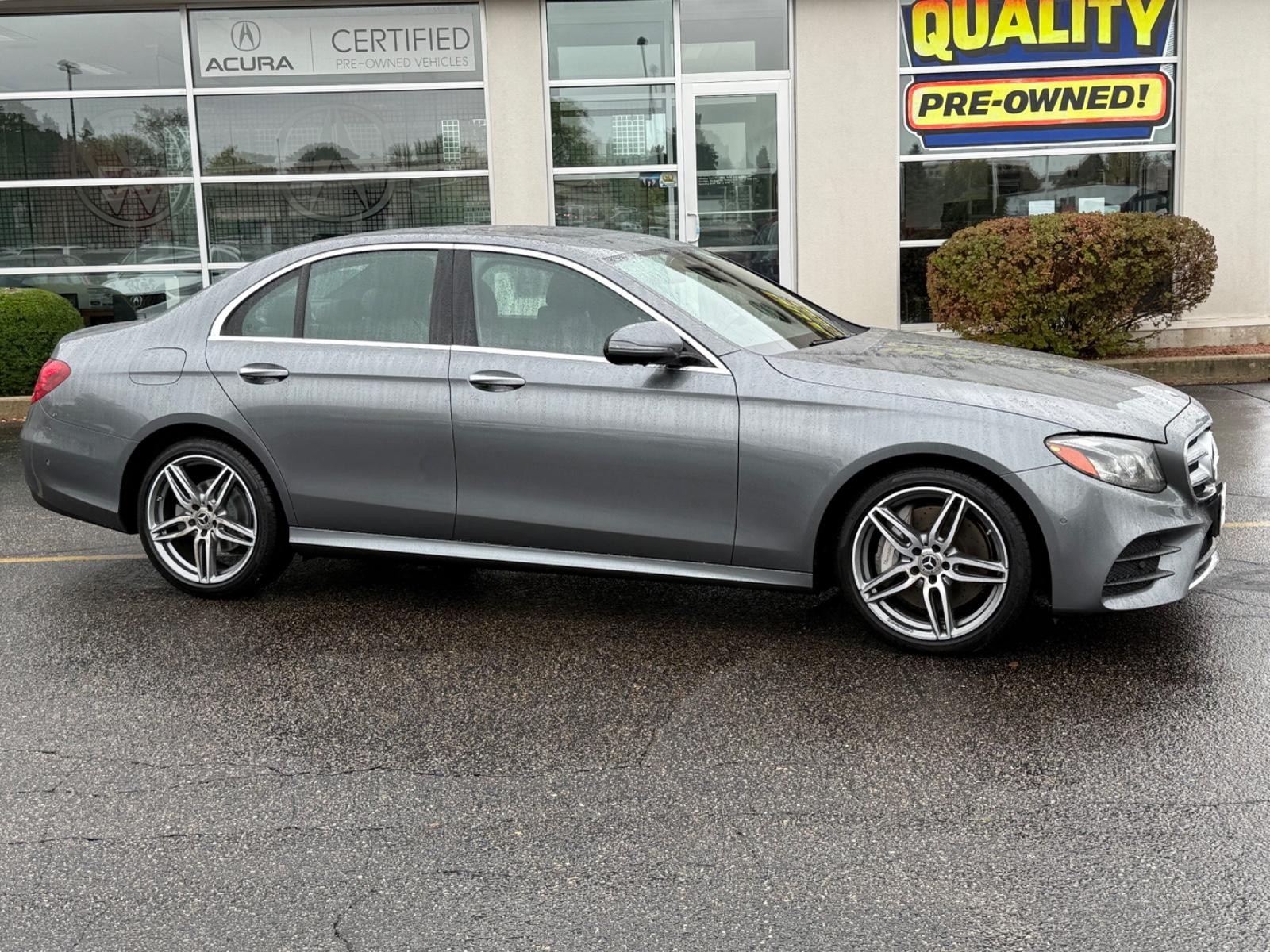 Mercedes-Benz E-Class Vehicle Image 02