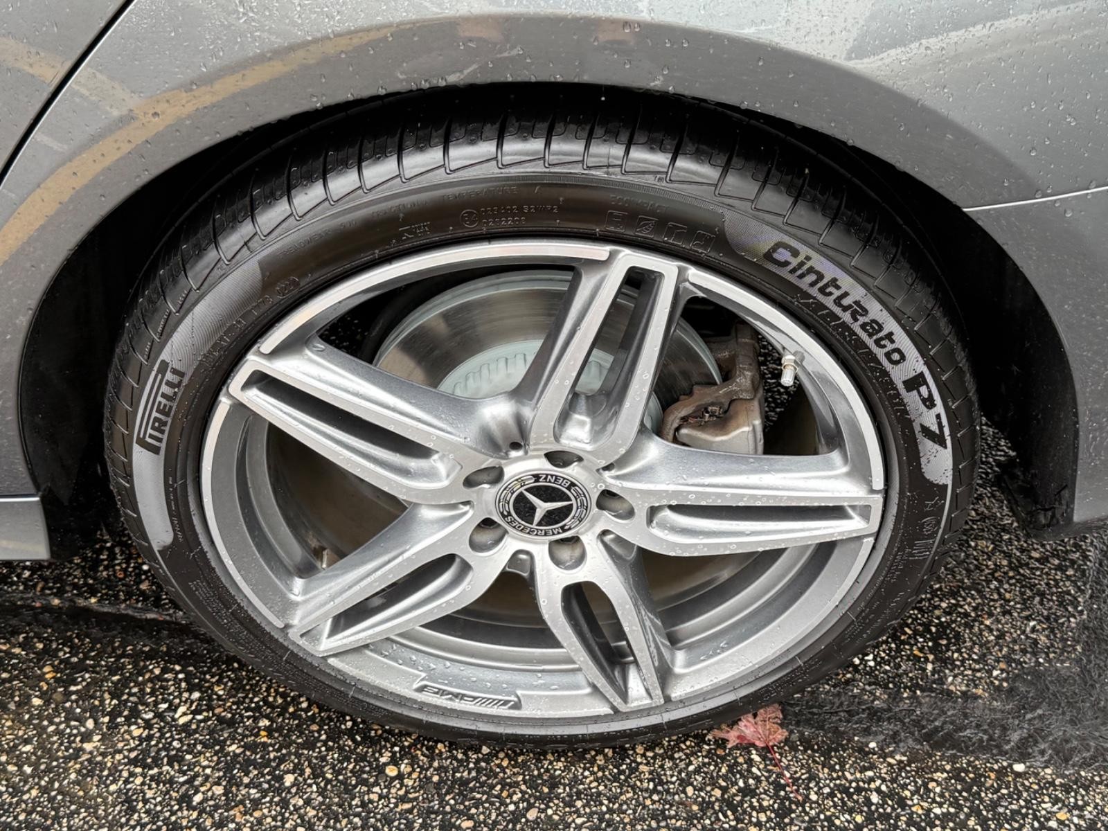 Mercedes-Benz E-Class Vehicle Image 07