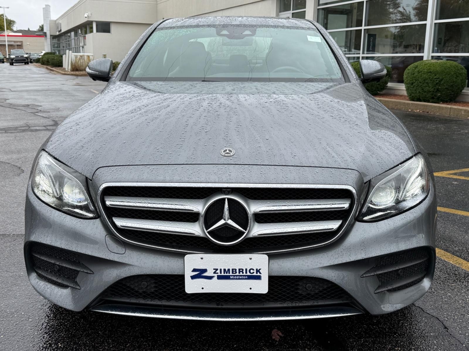 Mercedes-Benz E-Class Vehicle Image 09