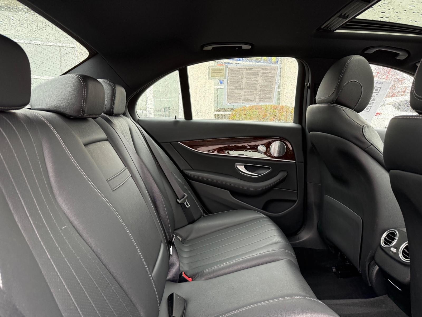 Mercedes-Benz E-Class Vehicle Image 10