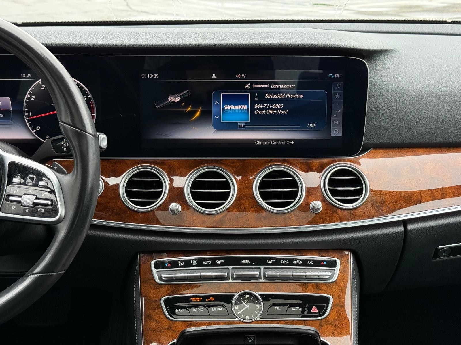 Mercedes-Benz E-Class Vehicle Image 12