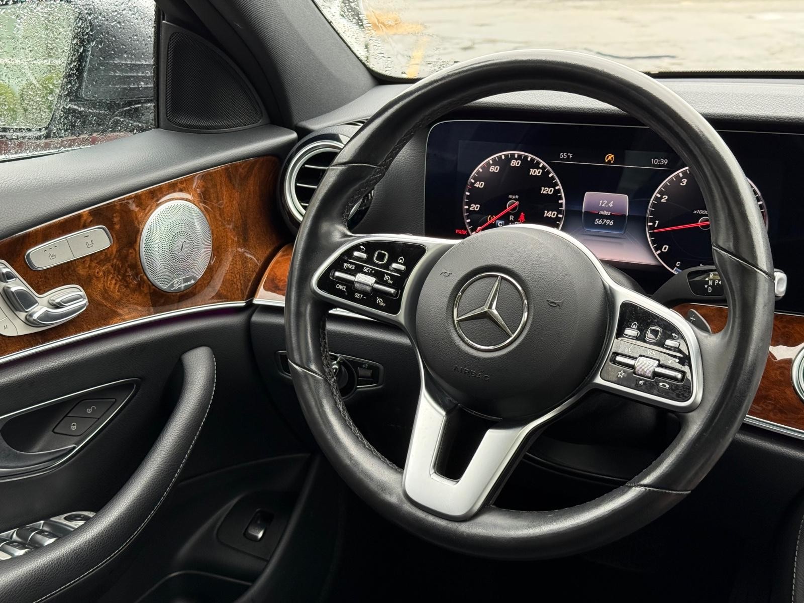 Mercedes-Benz E-Class Vehicle Image 13