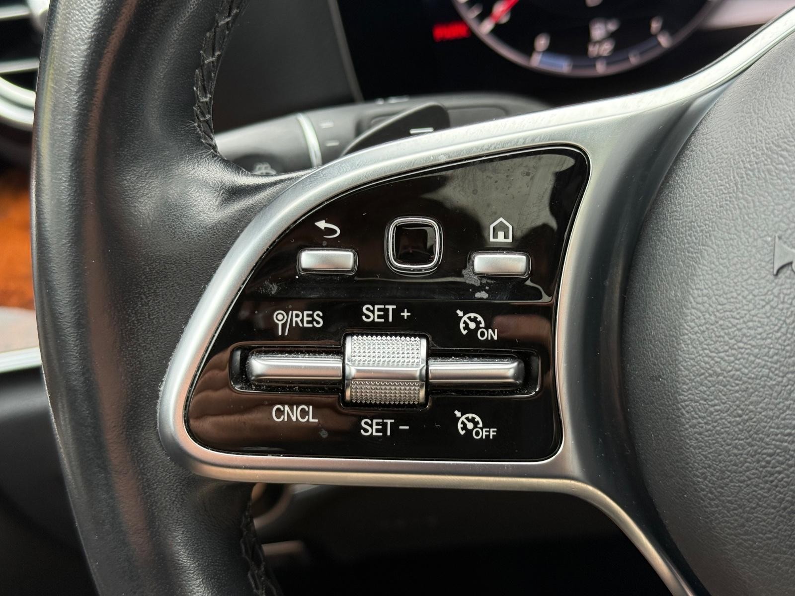 Mercedes-Benz E-Class Vehicle Image 16