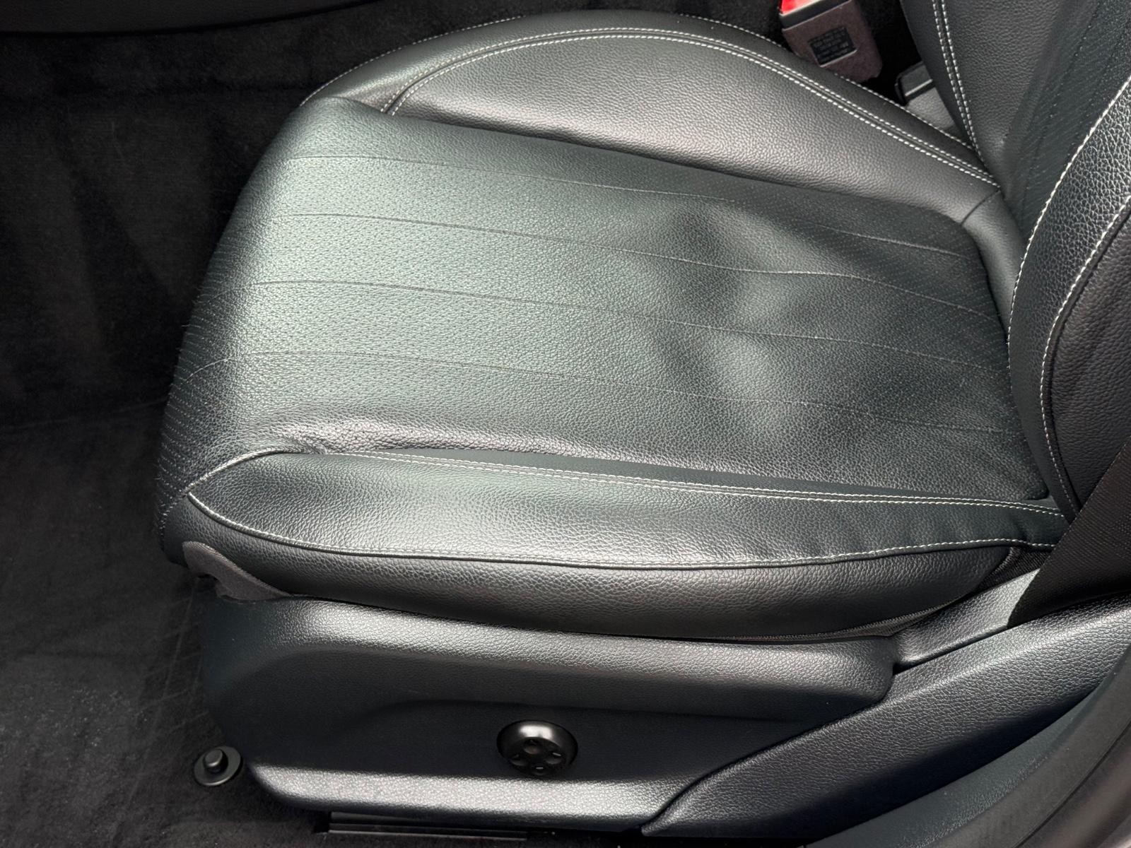 Mercedes-Benz E-Class Vehicle Image 22