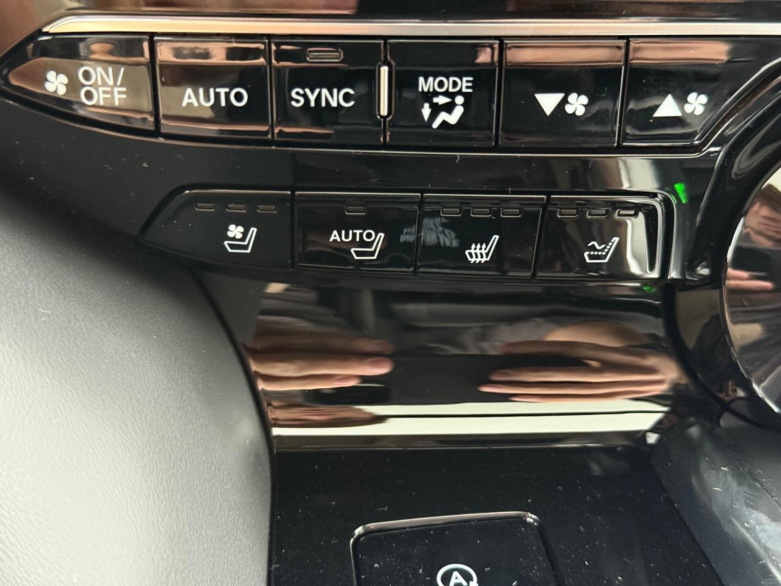 Acura MDX Vehicle Image 15