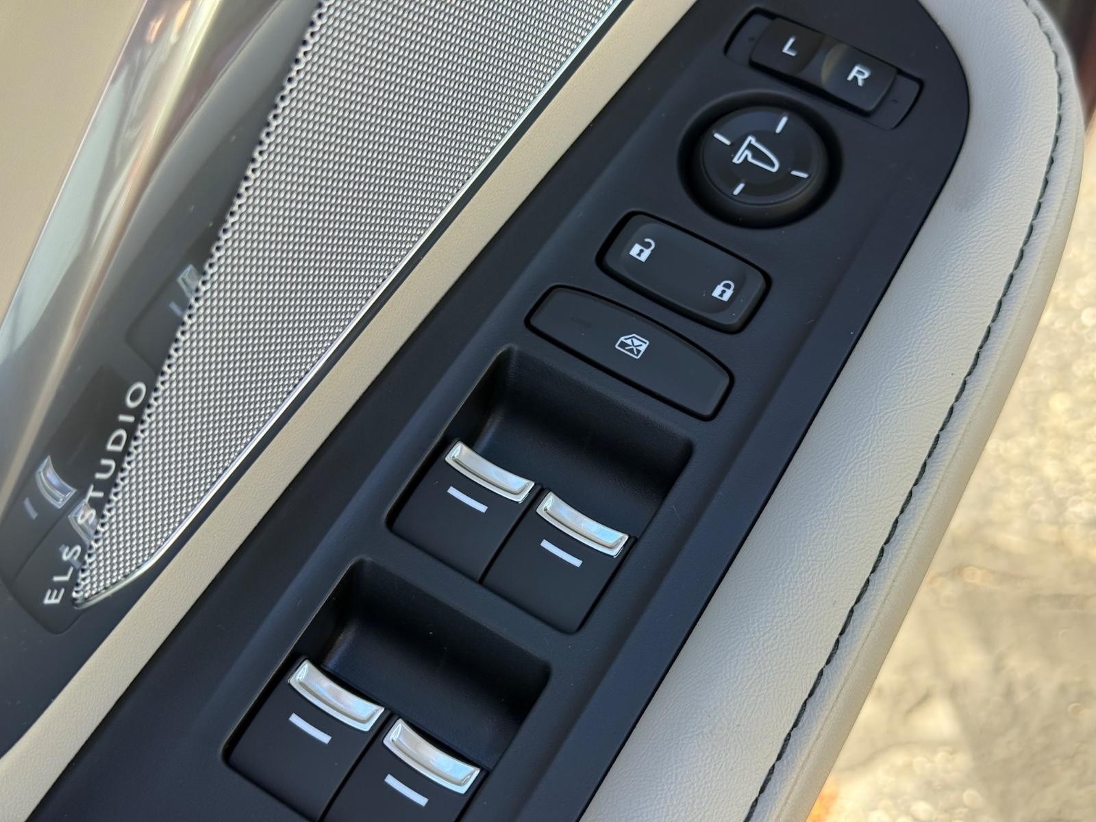 Acura RDX Vehicle Image 16