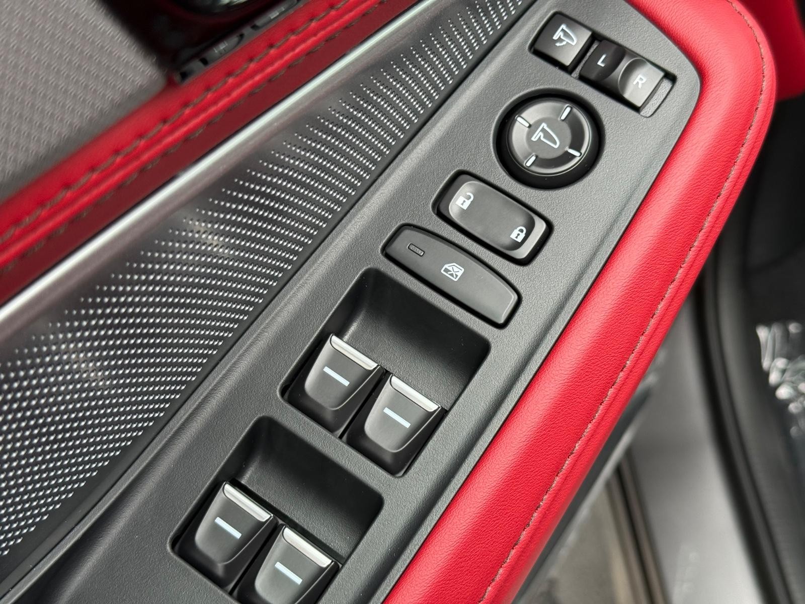 Acura MDX Vehicle Image 16