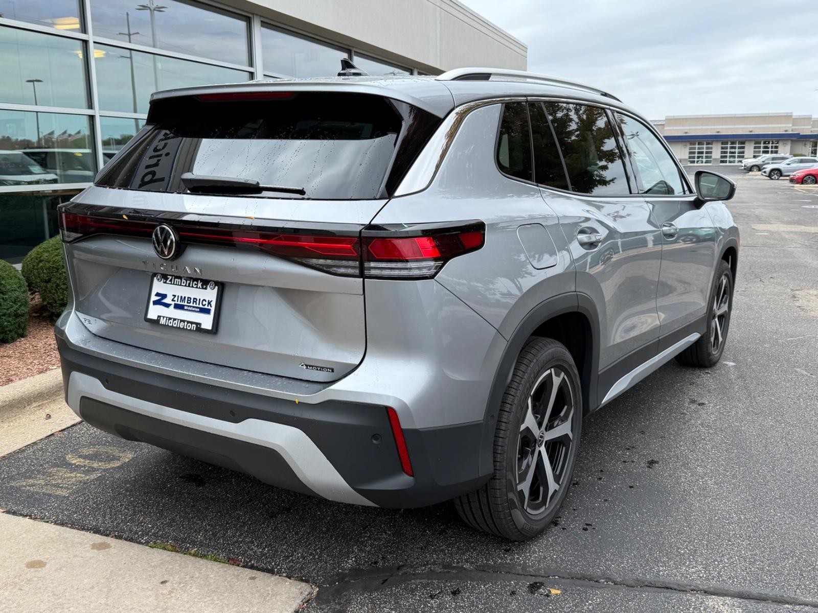 Volkswagen Tiguan Vehicle Image 03