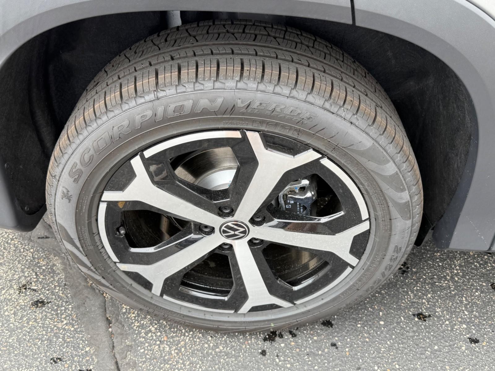 Volkswagen Tiguan Vehicle Image 04