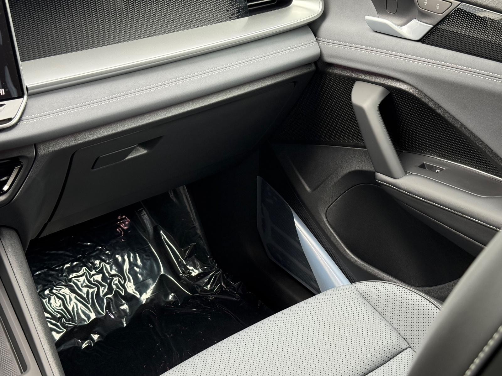 Volkswagen Tiguan Vehicle Image 09