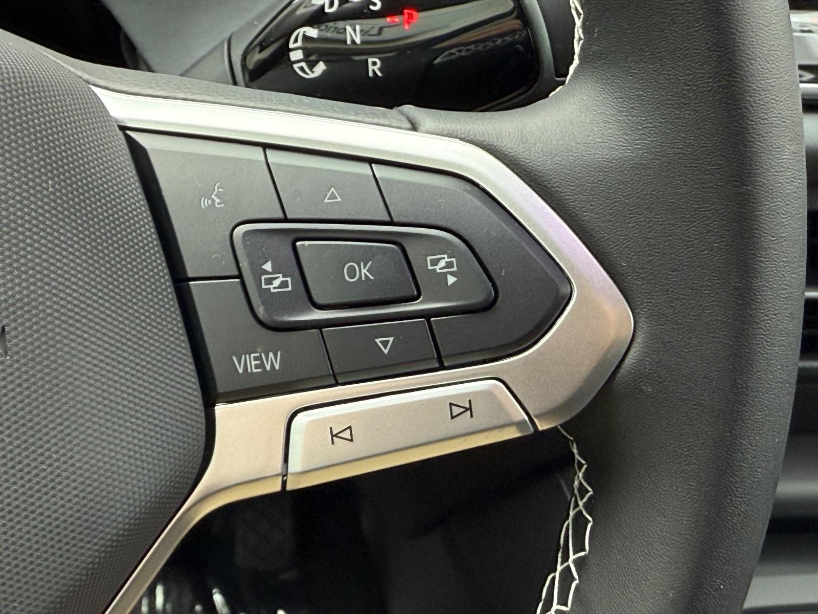 Volkswagen Tiguan Vehicle Image 11