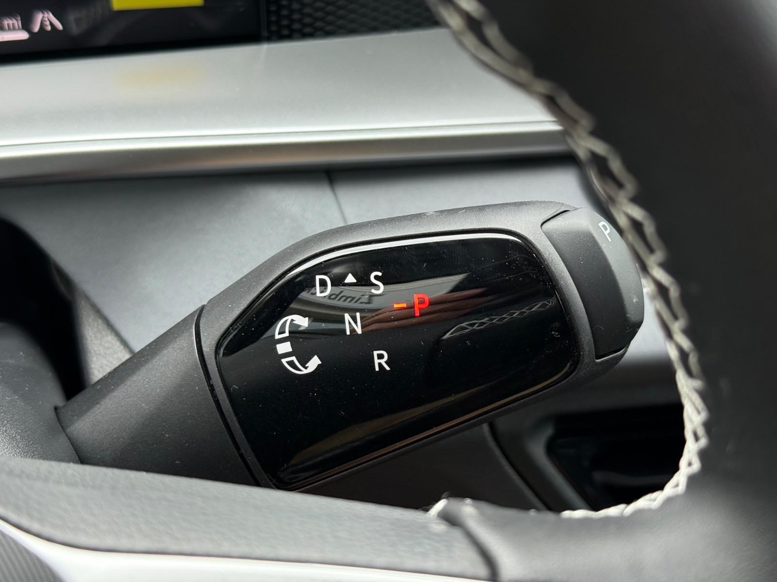 Volkswagen Tiguan Vehicle Image 12