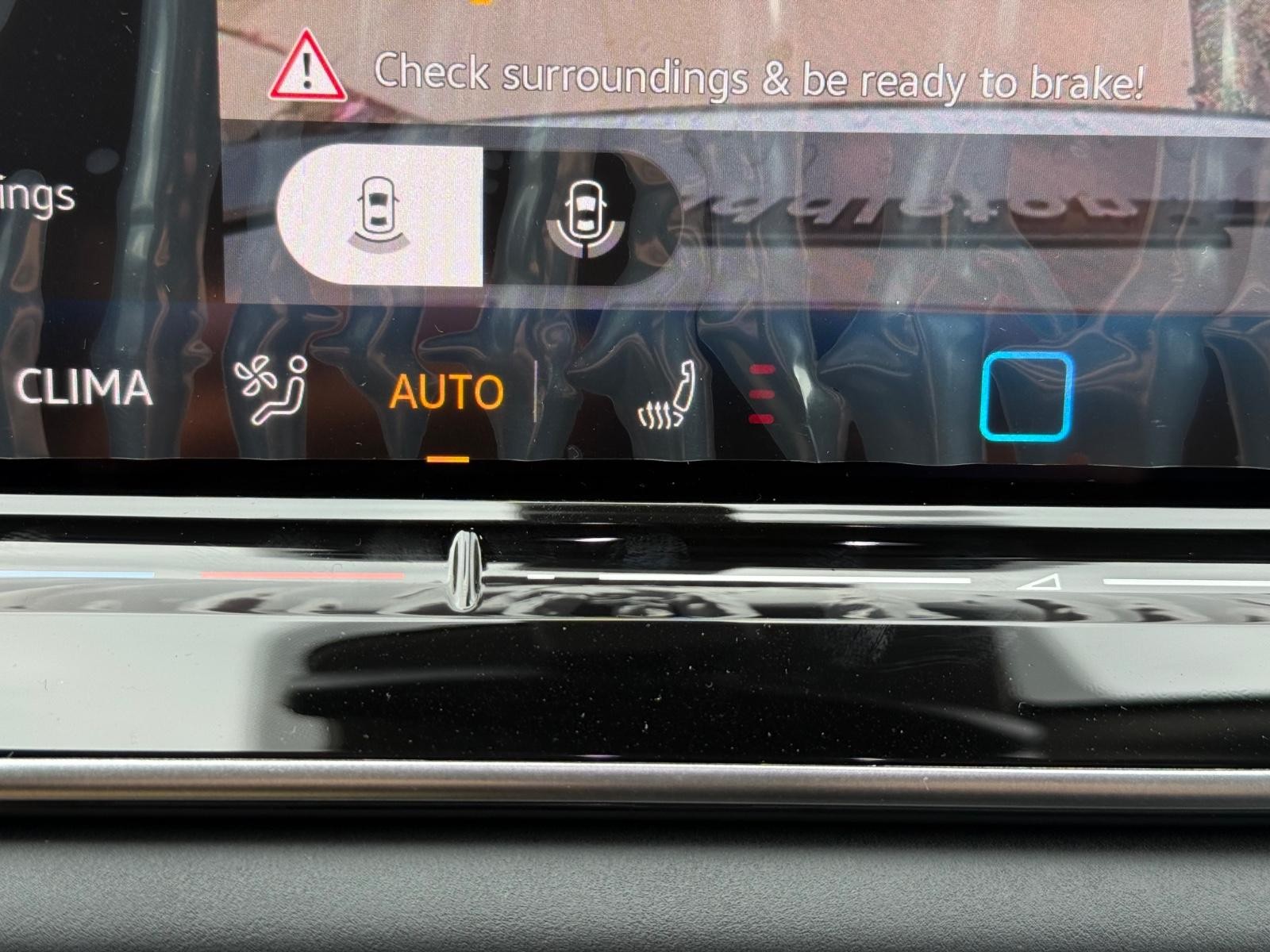 Volkswagen Tiguan Vehicle Image 14