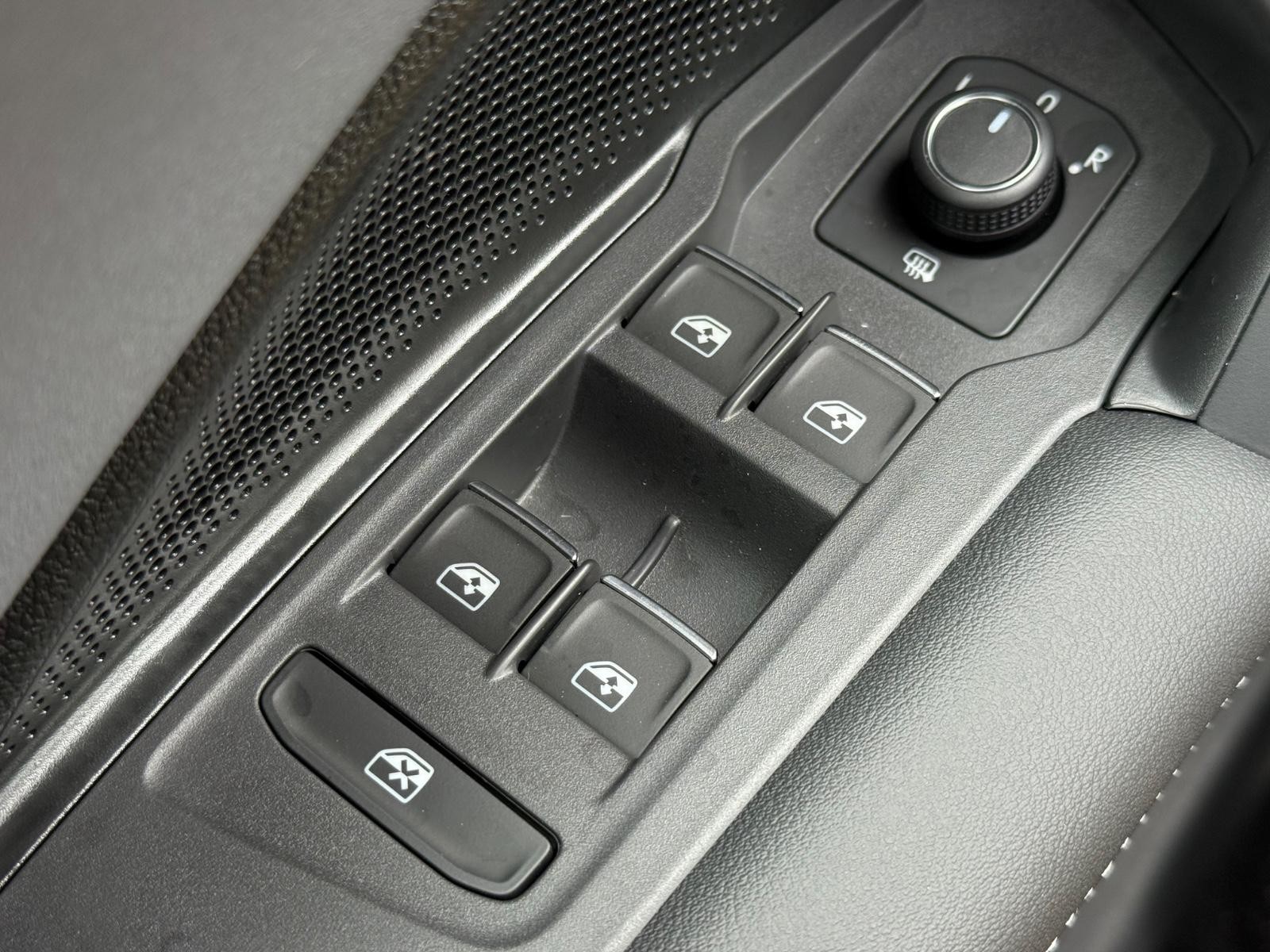Volkswagen Tiguan Vehicle Image 15