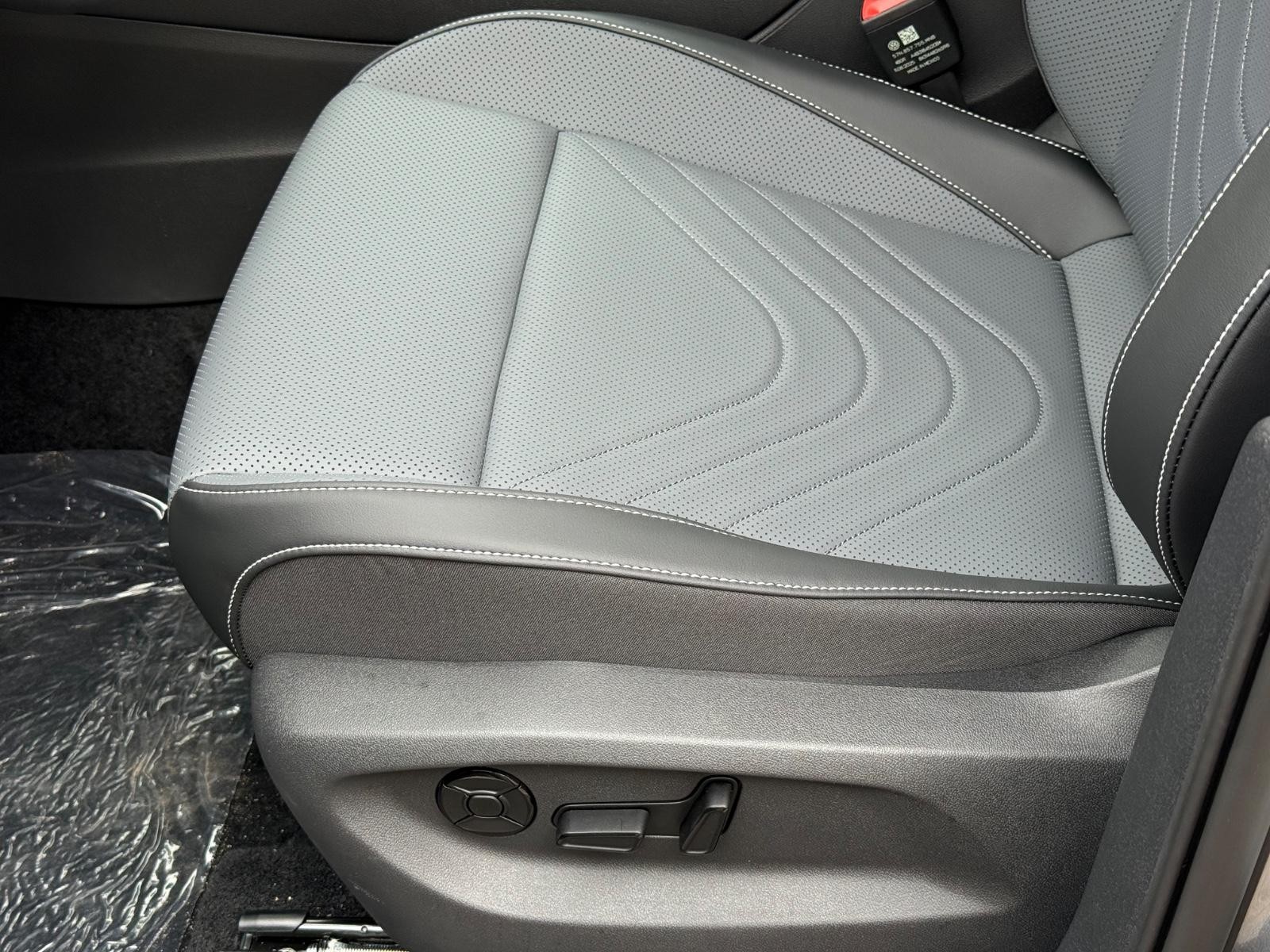 Volkswagen Tiguan Vehicle Image 16