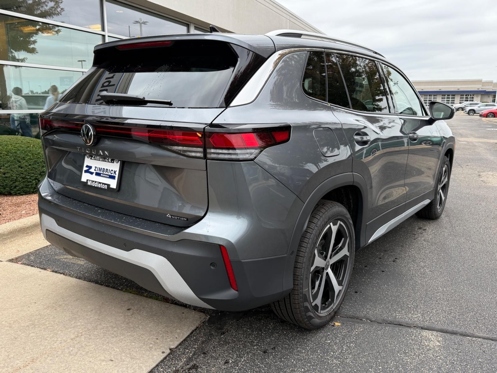 Volkswagen Tiguan Vehicle Image 03