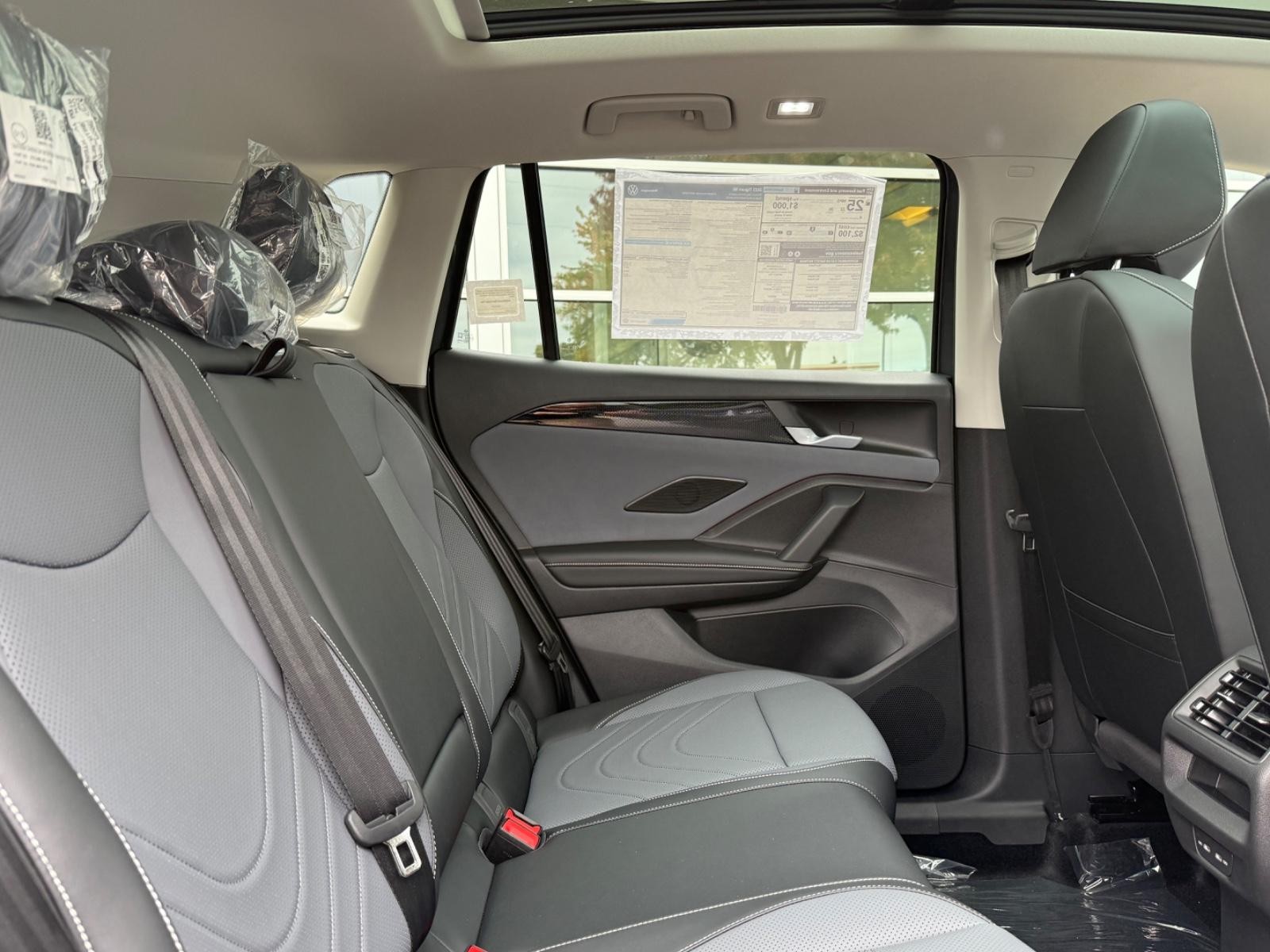 Volkswagen Tiguan Vehicle Image 05