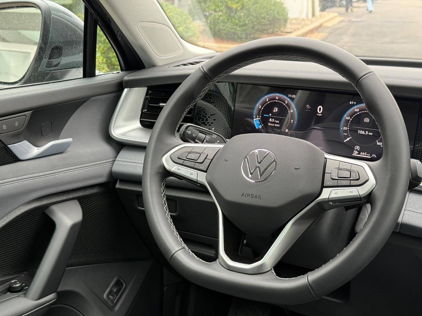 Volkswagen Tiguan Vehicle Image 08