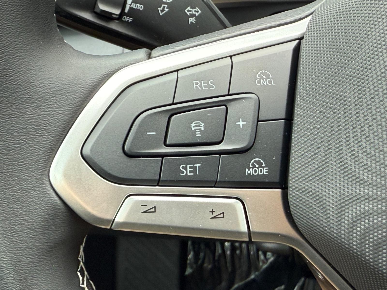 Volkswagen Tiguan Vehicle Image 10