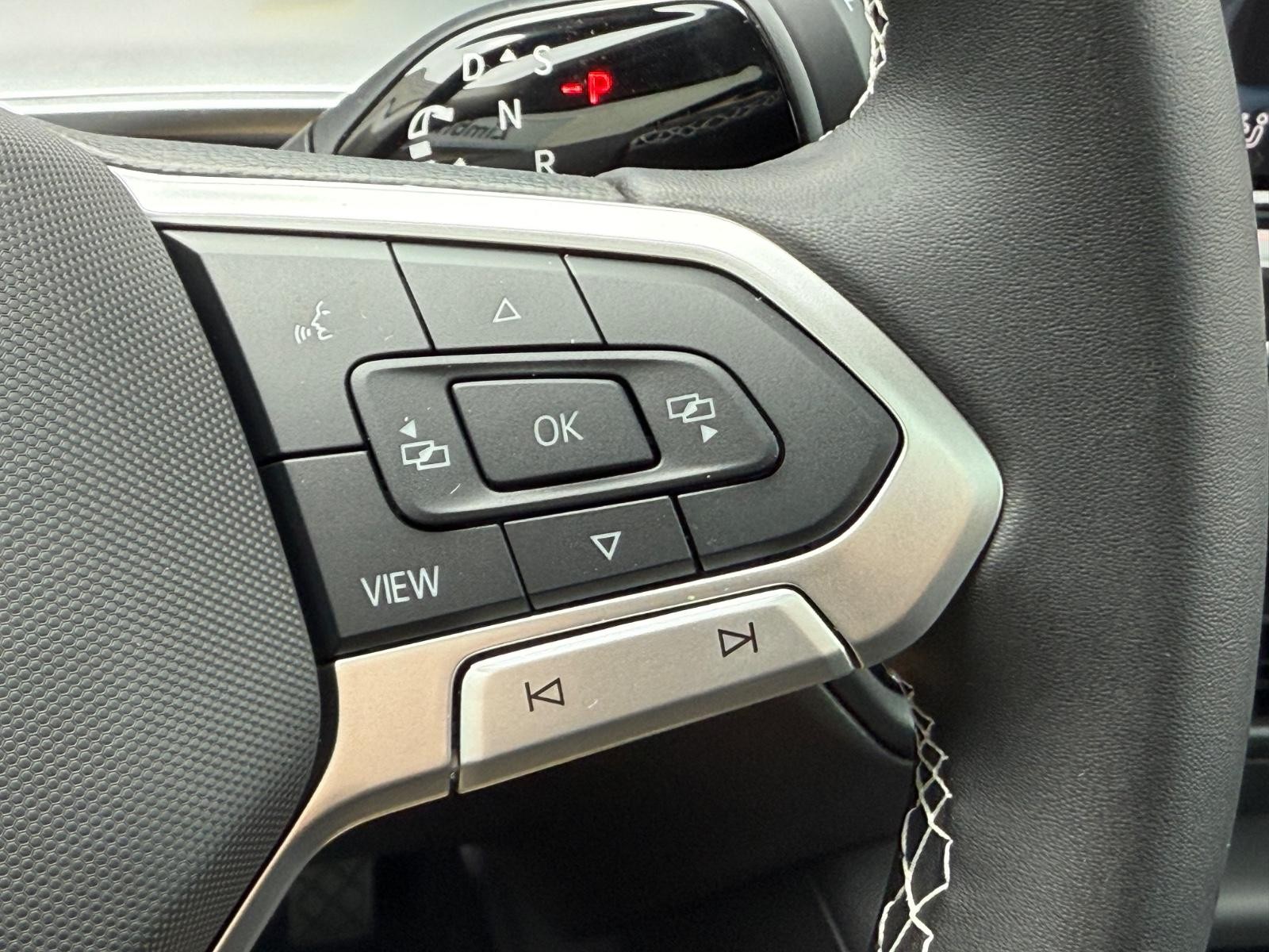 Volkswagen Tiguan Vehicle Image 11