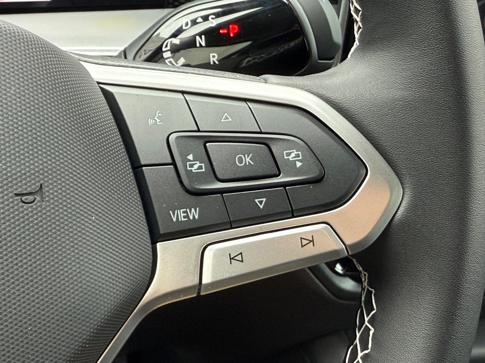 Volkswagen Tiguan Vehicle Image 11