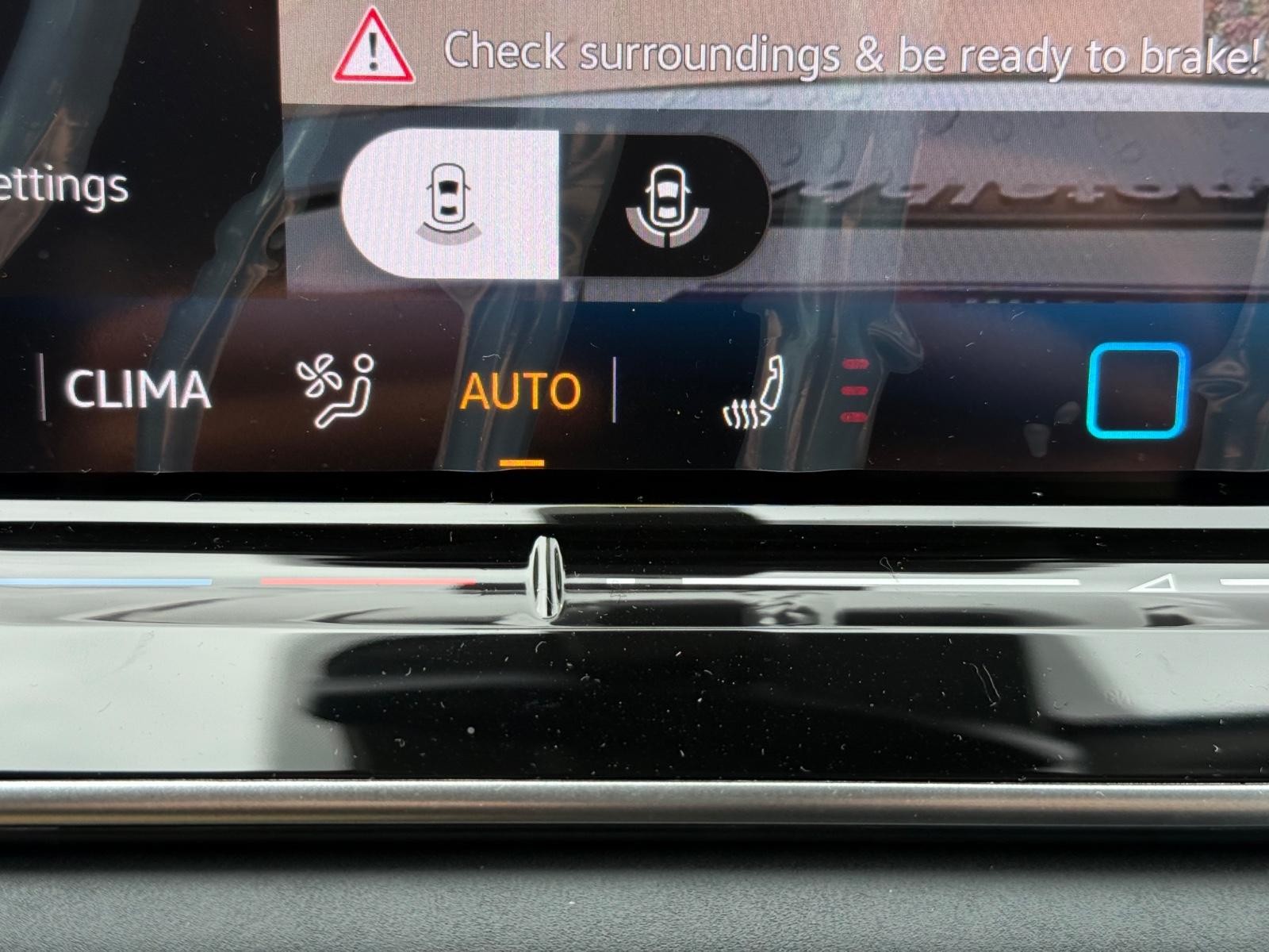 Volkswagen Tiguan Vehicle Image 14