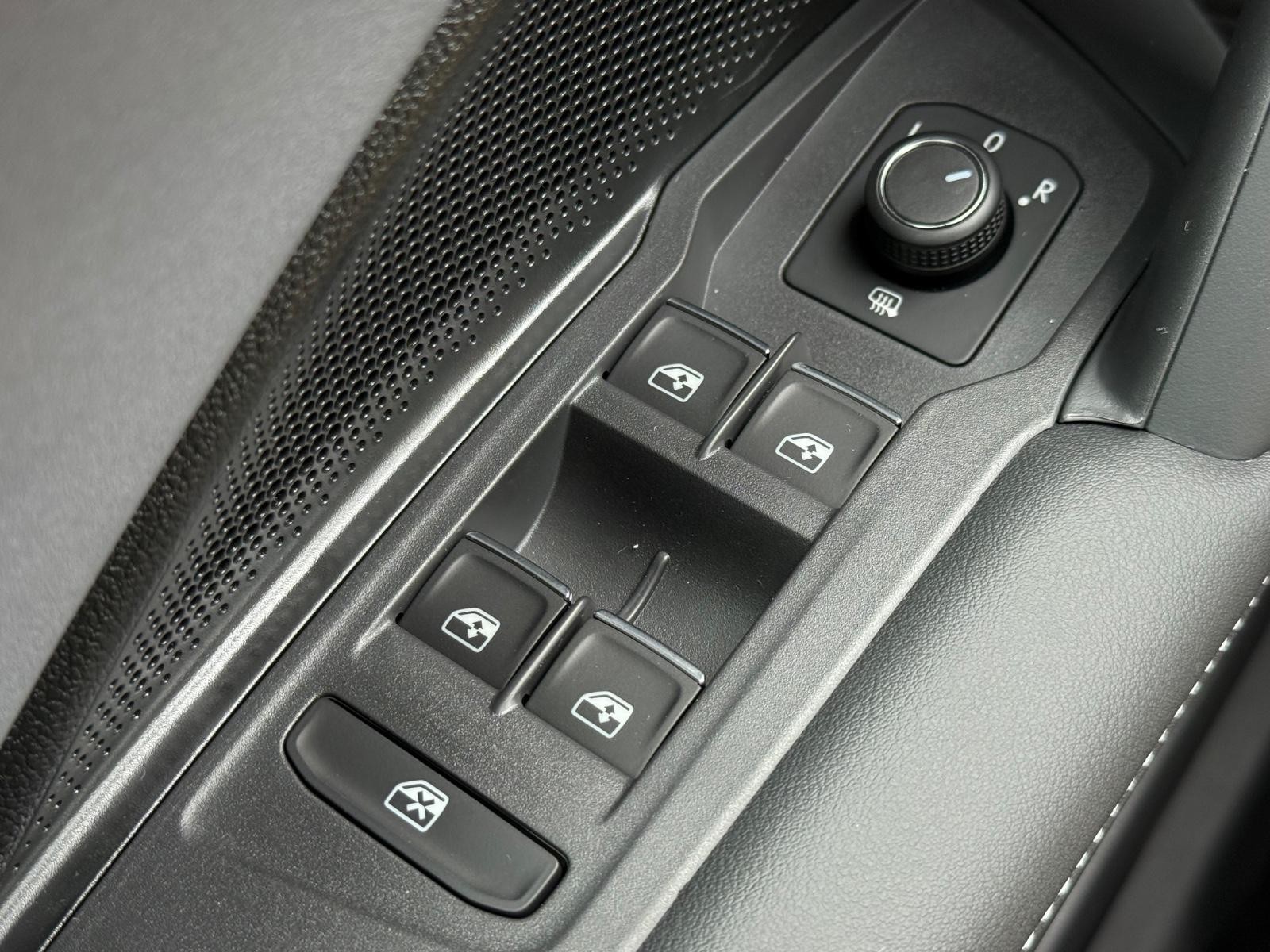 Volkswagen Tiguan Vehicle Image 15