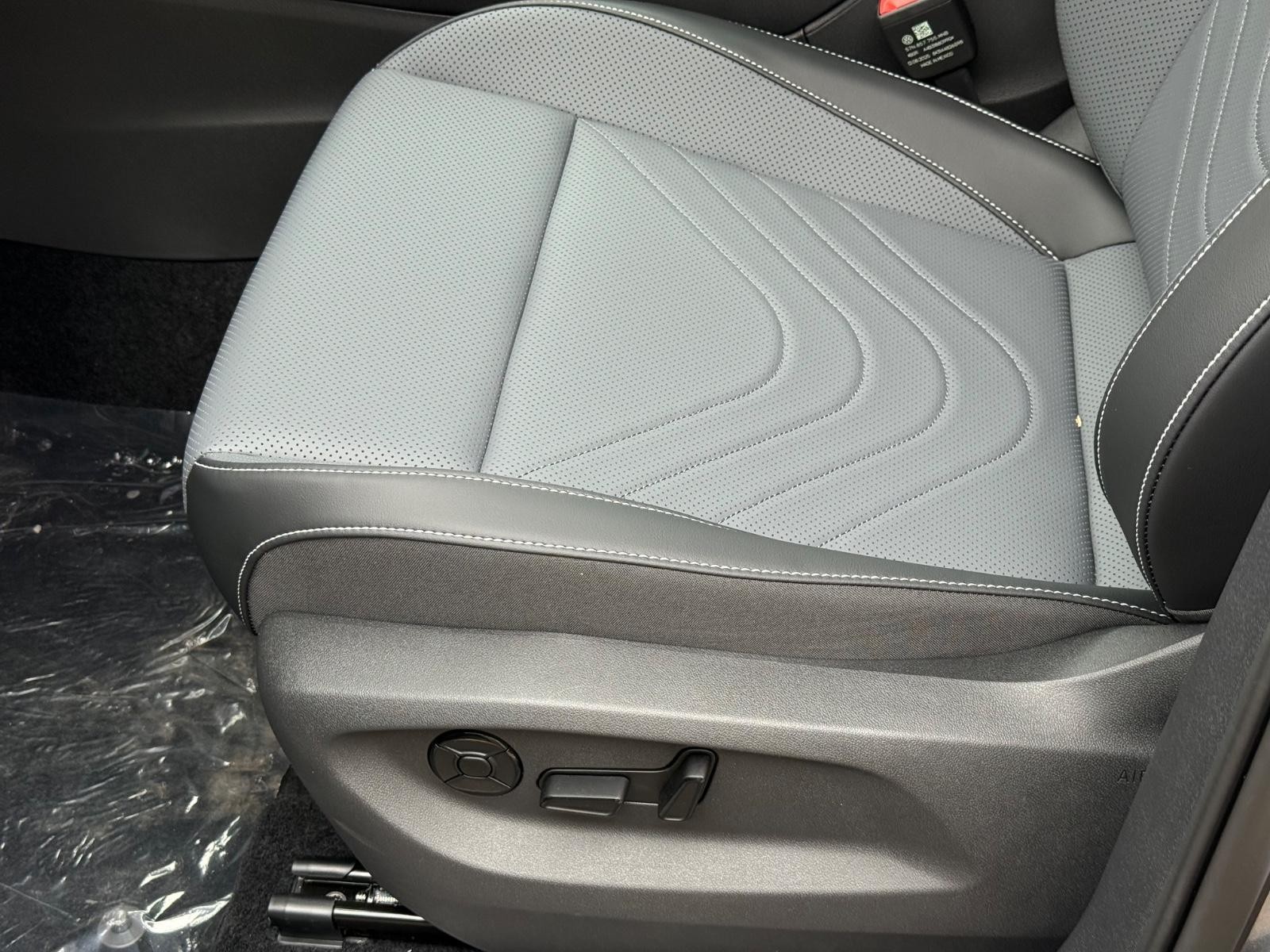 Volkswagen Tiguan Vehicle Image 16