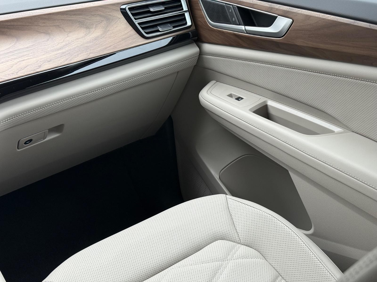 Volkswagen Atlas Vehicle Image 11