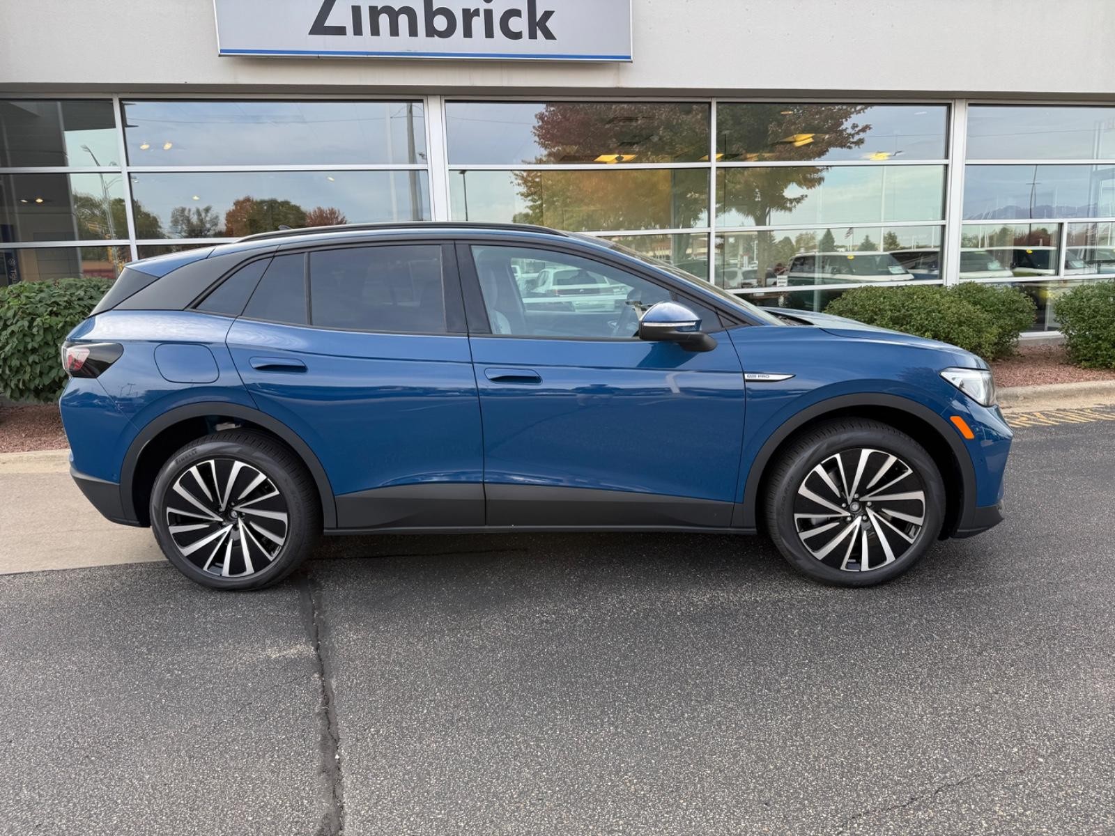 Volkswagen ID.4 Vehicle Image 02