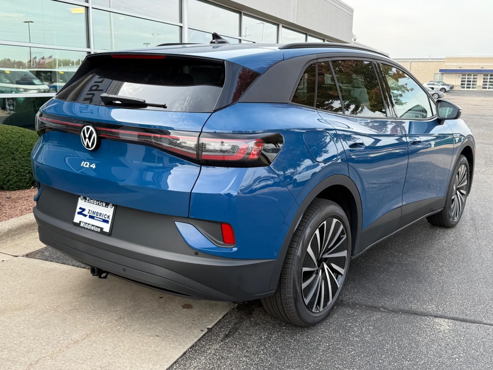 Volkswagen ID.4 Vehicle Image 03